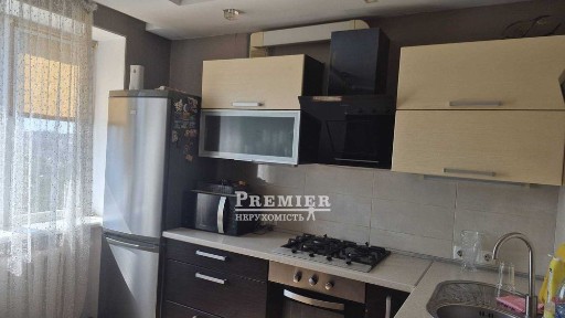2к квартира 52 м² у цегляному будинку - 2 спальні, балкон, готова до життя