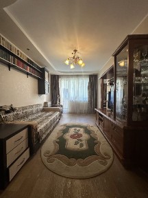 Двокімнатна. Другий поверх. Продаж.