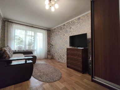 Продам. Однокімнатна. Світло не вимикають.