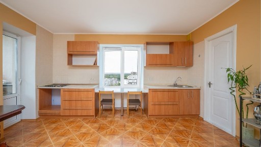 1 кімнатна 57.3 кв. м. Ремонт Велика кухня 17.8 кв. м. Власна котельня Лічильник тепла Масани Незалежності Велмарт