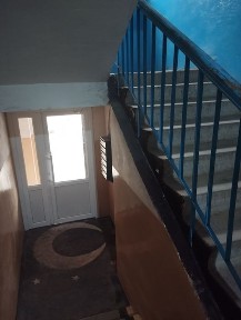 Продам 3 кімнатну квартиру з квадратним холом та двома лоджиями у центрі Нової Водолаги
