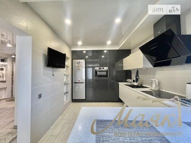 Продаж 3к квартири 75.64 кв. м на вул. Героїв Крут 78 • ID 34795460