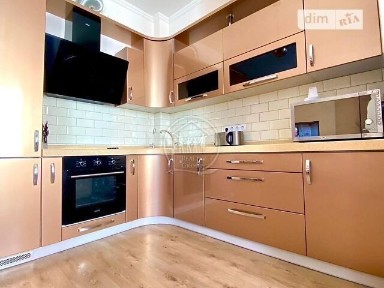 Продаж 2к квартири 93 кв. м на вул. Базарна 5/3 • ID 34801331