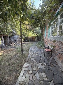 Продаж 1/2 будинку район кінотеатру Мир вул. Садова хороше місце розташування