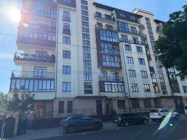 Фасадне комерційне приміщення, розташоване на 1 поверсі 8 поверхової новобудови по вулиці Героїв УПА, місто Львів.