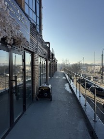 Продаж фасадного комерційного приміщення з орендарями