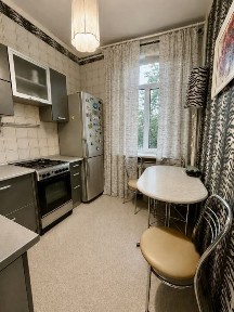 Продам 2к квартиру, сталинка, пр. А. Поля низ