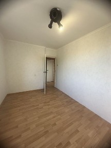 Продаж 2 к квартири по вул Короленка