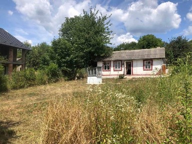 Продам дачу з будинком і земельною ділянкою в Чернівцях