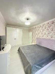 Продаж 2-кімнатної квартири 83 м², Машинобудівельників, 4Б