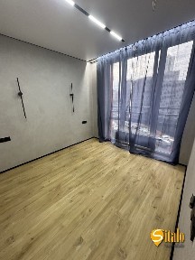 Київ, Дніпровська наб., 18а