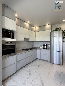 Продаж гарної 2к квартири 70 м2 р-н Озерна