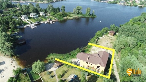 Продаж будинку 450 м²
