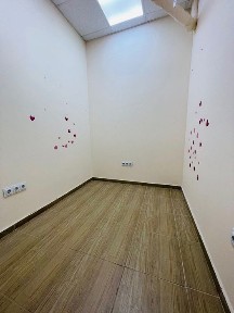 Кабінет 7м2 біля метро Лівобережна | склад офіс | світло і інтернет при відключеннях