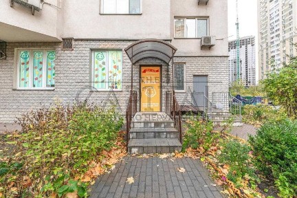 Оренда кутового фасадного приміщення, 126м2 Урлівська, Княжий Заток, ТРАФІК