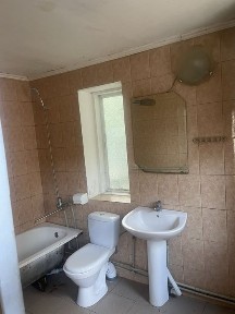 Здається в оренду 2 кім кв. Без меблів. Можна студентів, з тваринкою