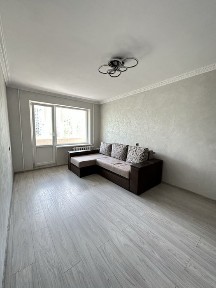 Продаю двокімнатну квартиру по вул. Мельника