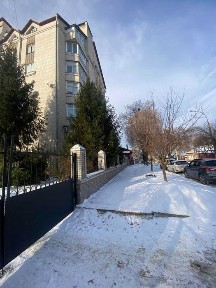 Продам 3х кімнатну квартиру в центрі міста.