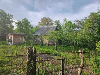 Дача в садовому товаристві «Глеваха-1» смт Глеваха (фасадна ділянка, вул. Залізнична) + камін