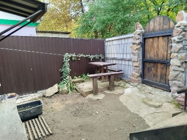 Частина будинку в центрі міста з усіма зручностями та комунікаціями