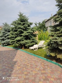 Продам 3 этажный, шикарный дом в центре города.