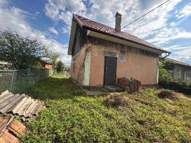 Продається будинок із земельною ділянкою у Верхньому Дорожові!