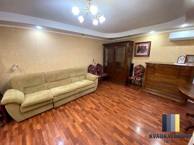 Продаж 2к квартири на Гагаріна Проспект Науки