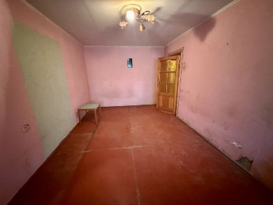 Продається 1 кімнатна квартира під ремонт вул. Генерала Безручка