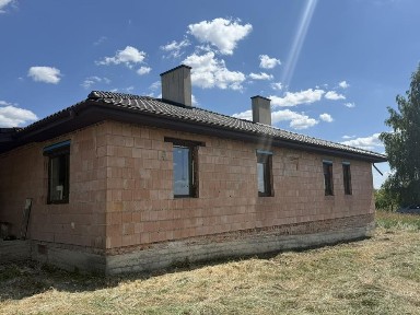 Продам будинок в передмісті Луцька