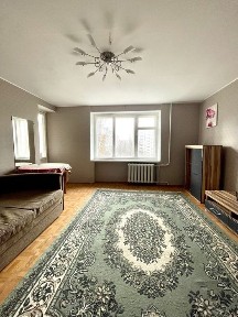 Продаєтся 2х. к Космонавтів