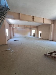 Продам комерційне приміщення 390м2 метро 