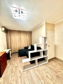 Продаж затишної квартири з ремонтом. Вифлеємська ( Шліхтера). Метро Лівобережна