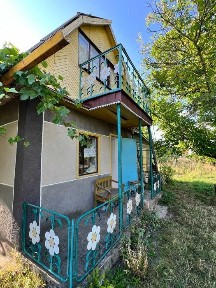 Продаж дачі із земельною ділянкою