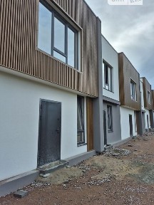 Продаж 2 поверхового таунхауса з ділянкою на 1 сотку, 64.5 кв. м, 1 кімната, на вул. Ярошівська • ID 34823177