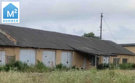 Продається окрема будівля під склад, гараж.