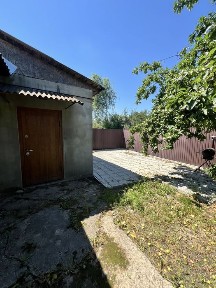 Продам окремий будинок з ремонтом ( Масани)
