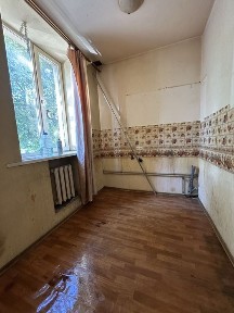 Продам. 1 комнатную квартиру под ремонт