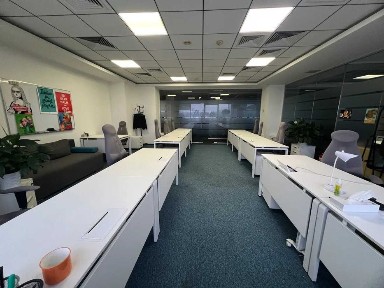 Оренда офісу 408 кв. м., метро Лівобережна, в бізнес-центрі з генератором на всю будівлю