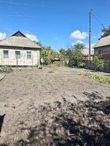 Продам два дома на одном участке.