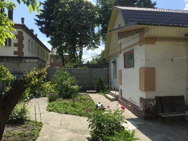 1/2 ( пів будинку) в центрі Кременчука