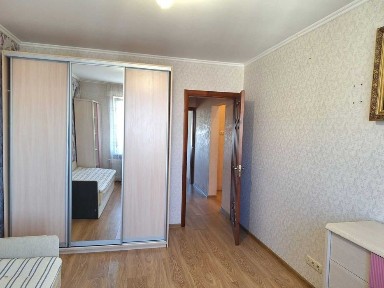 Продаю 3 кімнатну квартиру вул Мілославська 2
