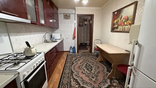 Продам простору 3к квартиру в районі вул. Захисників Миколаєва / Погранична