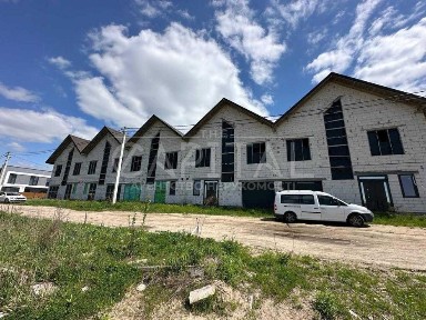 5 таунхаусів в Крюківщині, незавершене будівництво, введені в експлуатацію