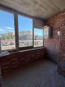 Продам 1-к квартиру ЖК Уютный на Слободке, высокий 1-й этаж АГВ, кирпичный дом. Без комисси
