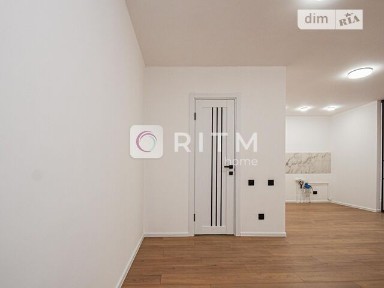 Продається простора квартира площею 55 м² у сучасному новому будинку.