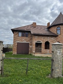 Продам будинок з гарним видом на каньон.