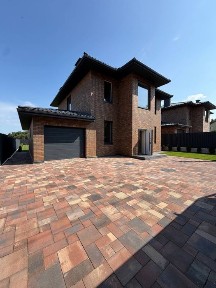 • продам | БЕЗ КОМІСІЇ | Двоповерховий будинок 217 м² у Білогородці з бомбосховищем, 7,8 соток, газ, 16 кВт, тераса та гараж | вигідна пропозиція