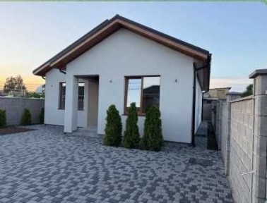 продам дом с. Фонтанка. Капітальний дім на 4 сотках, 3 кімнати, кухня-вітальня, літня тераса.