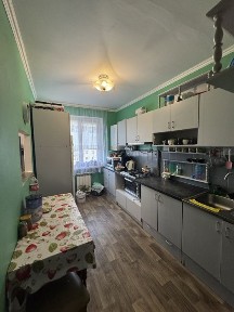 Продаж трикімнатноі квартири