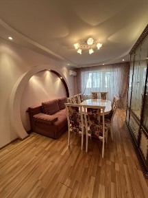 Продаж трикімнатної квартири неподалік Ужгорода
